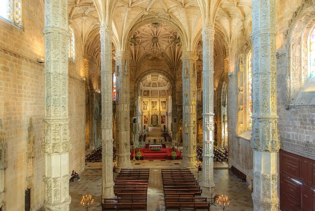 The nave of the church with its slender carved columns