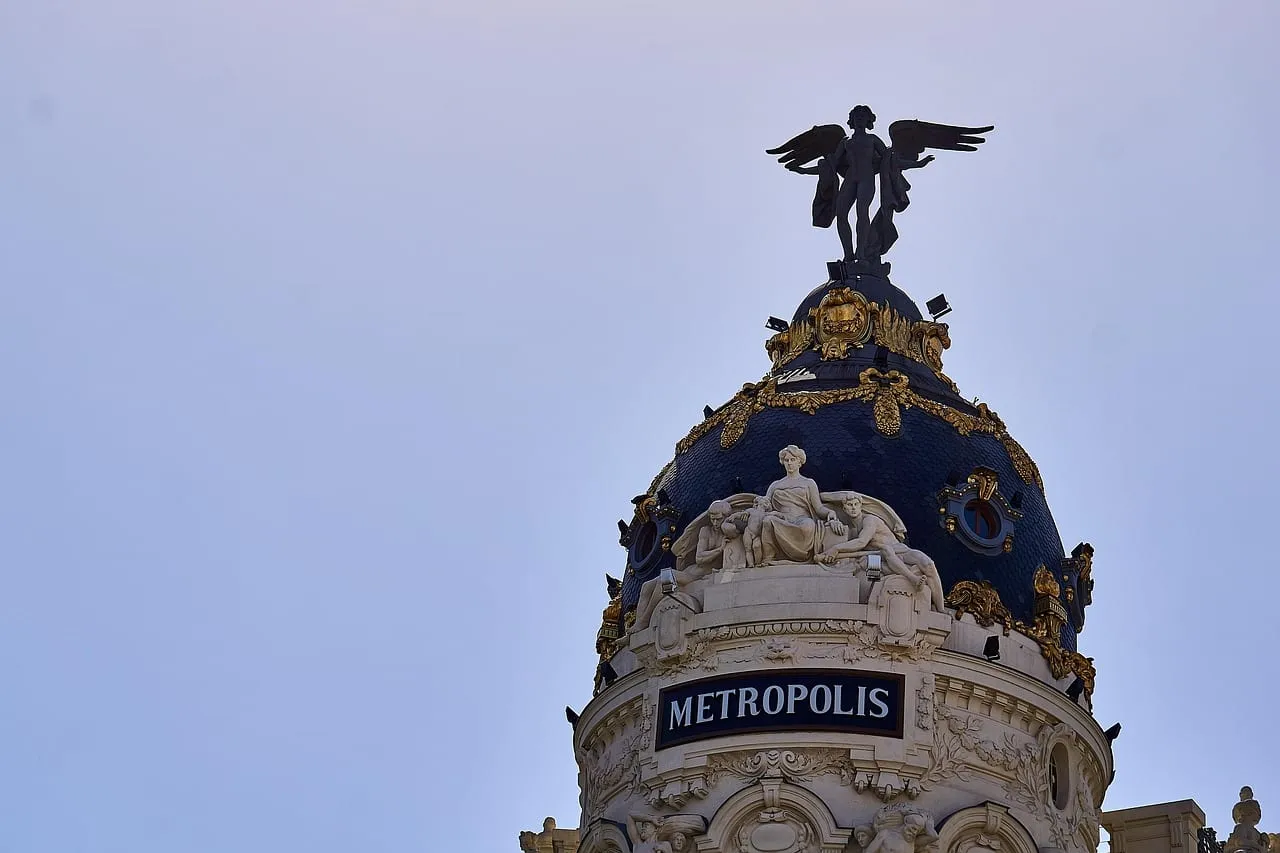 The Metrópolis building’s dome and winged statue on the Gran Vía