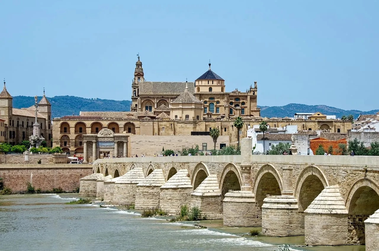 The Roman bridge over the Guadalquivir, with the Mezquita-Catedral behind