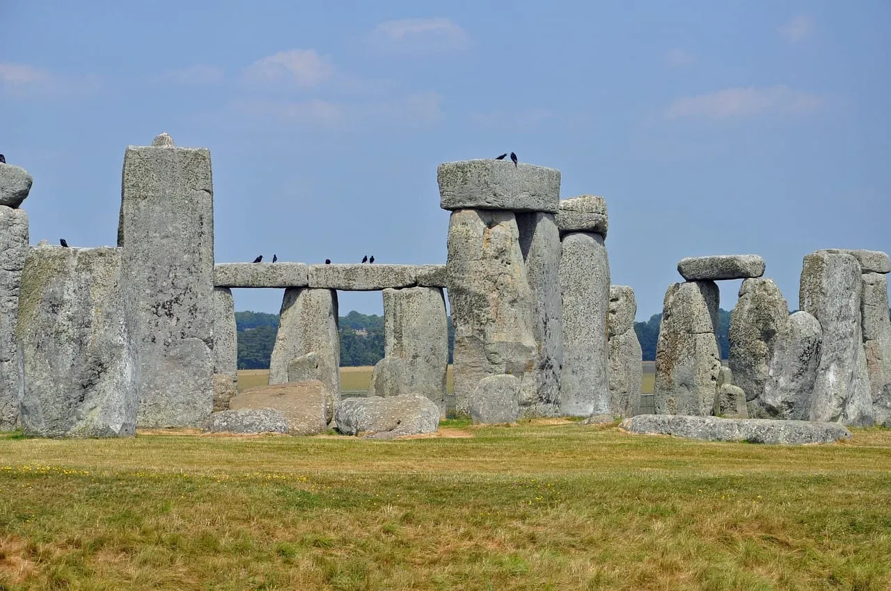 Close view of the sarsen uprights and lintels, with birds on top