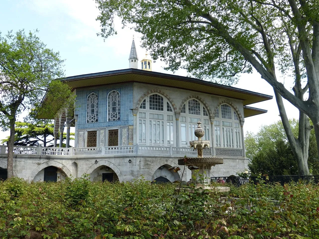 The Baghdad Kiosk on the palace terrace